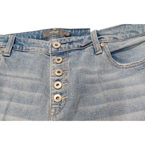 NWT TORRID 5 BUTTON LIGHT WASH DESTROYED HIGH RISE JEANS PLUS SIZE 18R - Picture 3 of 6